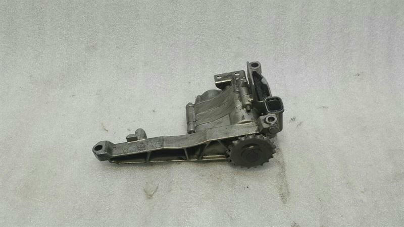 Mercedes E Class W211 oljepump A6421802001 Oljepump Oljehjälppump OM642