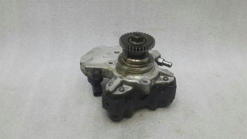 Mercedes S-Class W221 Fuel Pump Mechanical A6420701001 Fuel Pump OM642 V6