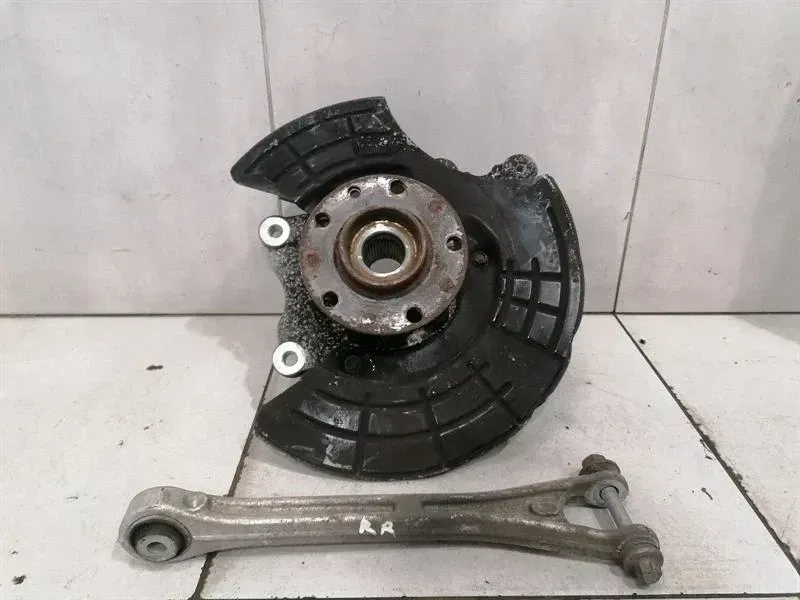Maserati Quattroporte VI M156 Right Rear Hub 670036903 Wheel Bearing Housing Rear Re
