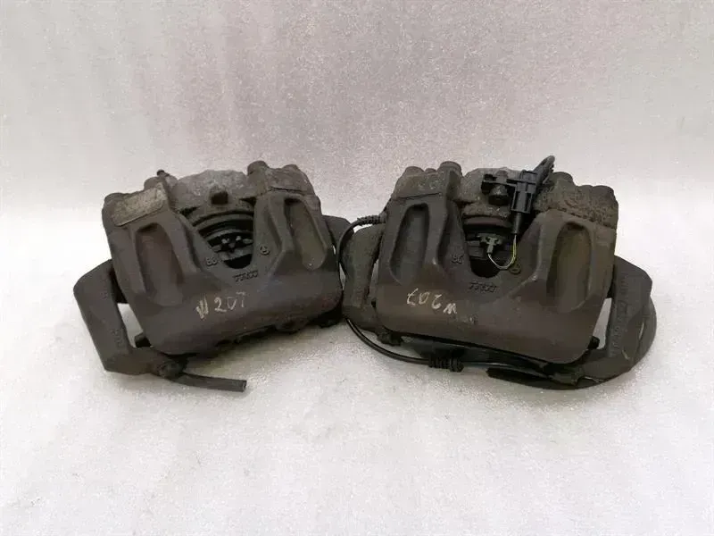 Mercedes E Class W207 Front Caliper Set A2044213581 Front Brake Caliper Set