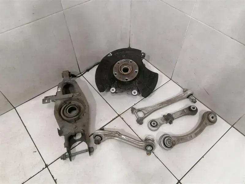 MASERATI QUATTROPORTE VI M156 Left Rear Hub 670035980 Wheel Bearing Housing Rear Li
