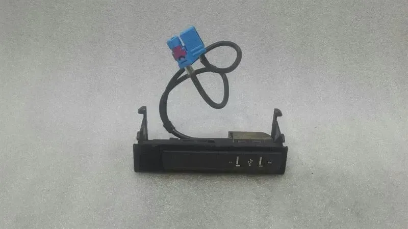 Mercedes S-Class W222 USB Input A2228200915 USB Female S Coupe W217