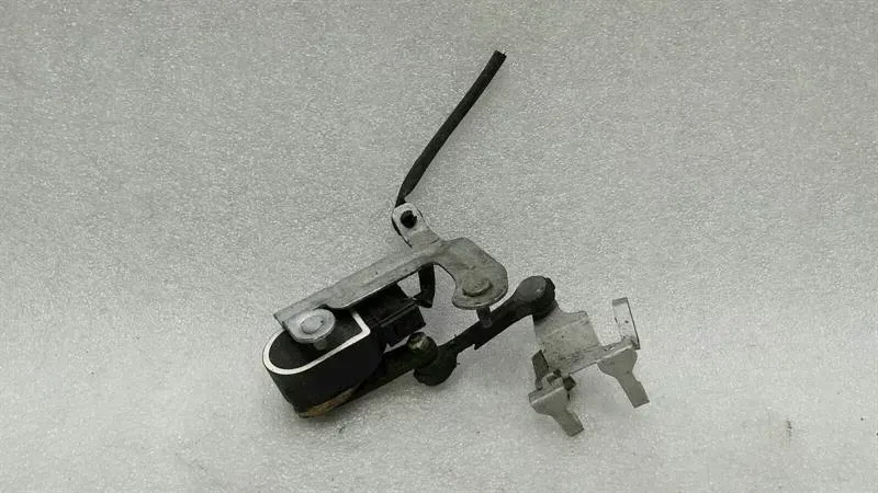 Mercedes E Class W238 Xenon Level Left A0009053704 Level Sensor