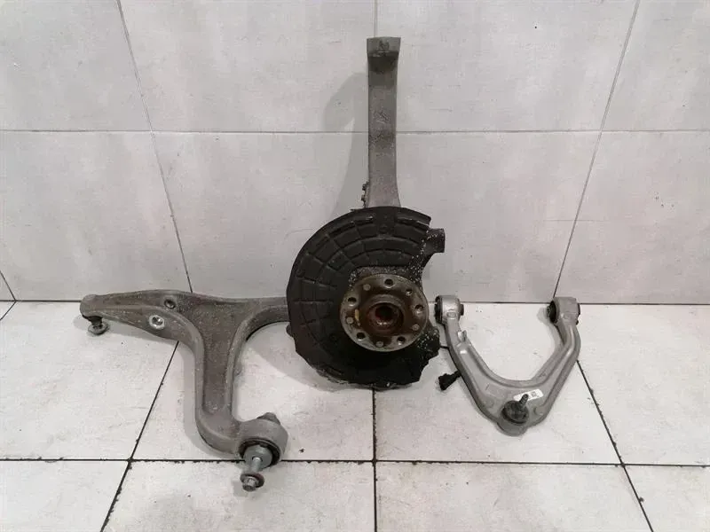 Maserati Ghibli M157 Right Front Hub 670039101 Wheel Bearing Housing Front Right