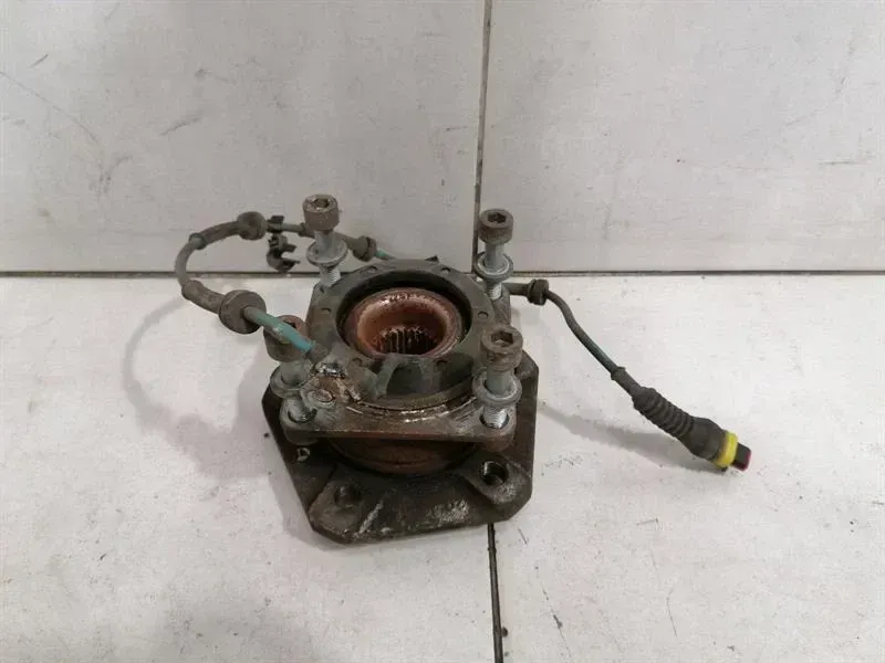 Maserati Granturismo M145 Left Rear Hub 980139918 Wheel Bearing Housing Rear Left
