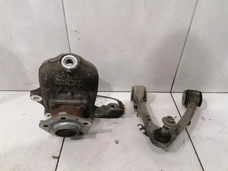 Maserati Granturismo M145 Left Front Hub 980139894 Wheel Bearing Housing Front Left