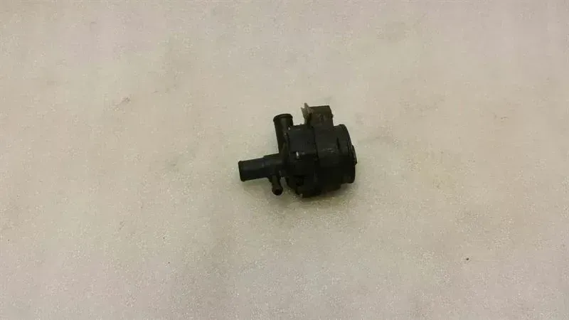 Mercedes CLS W218 additional cooling pump A2118350028 coolant pump pump M278