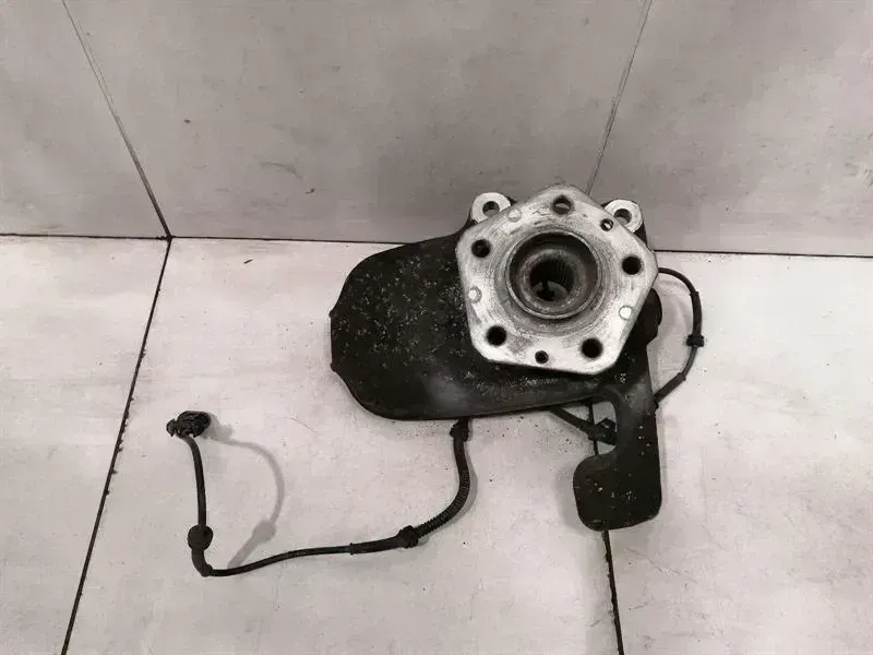 Maserati Quattroporte Right Front Hub 28.8225.51 Wheel Bearing Housing Front Right