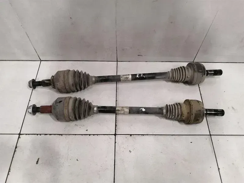 Cadillac STS-V STS LC3 Drive Shaft Rear SET 19302204 Rear Drive Shaft SET