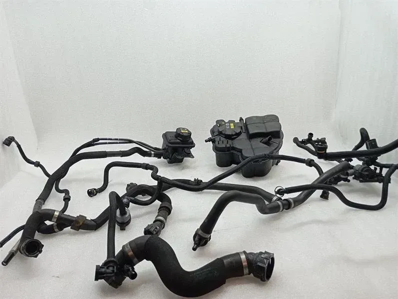 BMW 5 Series F90 G30 M5 Expansion Tank 17137889450 Expansion Tank Coolant