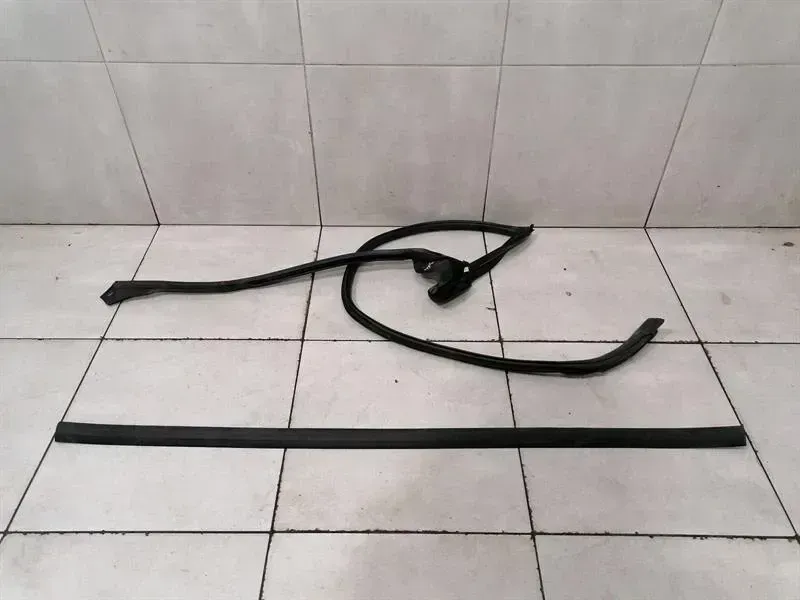 ASTON MARTIN VANTAGE V8 Door Seal KY63-C20709-A Door Seals LEFT AM6 2019