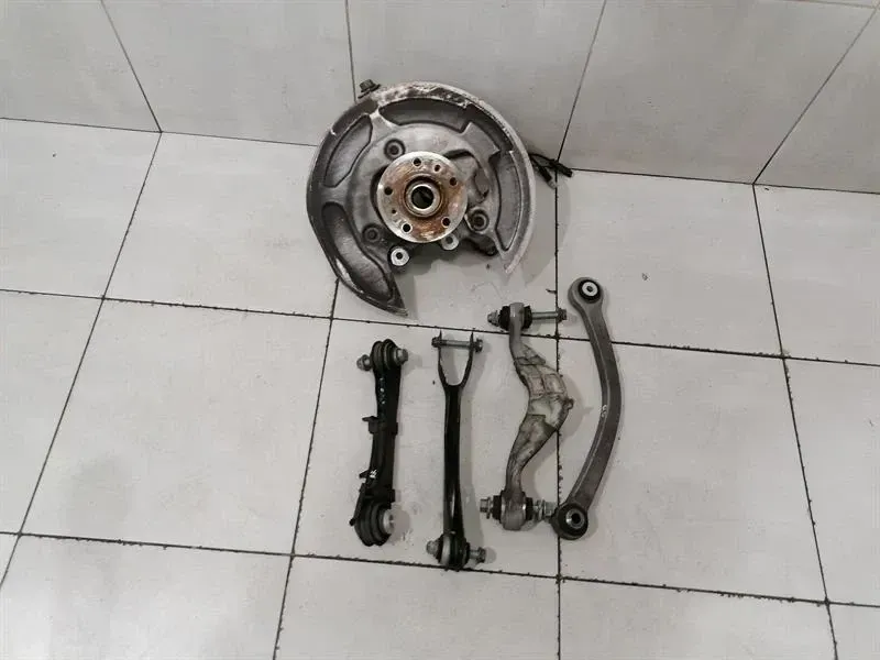 BMW 5 Series F90 G30 M5 Right Rear Hub 33307857066 Wheel Bearing Housing Rear Right