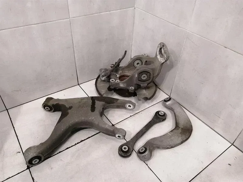 Audi RS5 8T Right Rear Hub 8K0505432AS wheel bearing housing rear right