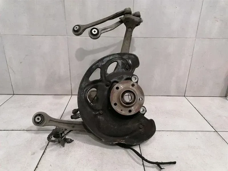 Audi RS5 8T Left Front Hub 8K0407257A Wheel Bearing Housing Front Left