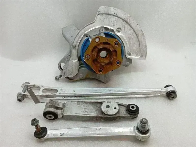 Porsche Cayman 718 GT4 Right Rear Hub 982505436D Wheel Bearing Housing Rear Right