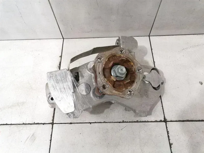 Porsche Cayman 718 GT4 Right Front Hub 99134165881 Wheel Bearing Housing Front Right
