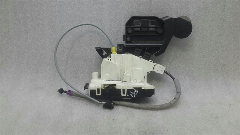 Mercedes A W176 right door lock A1667200635 door lock front right