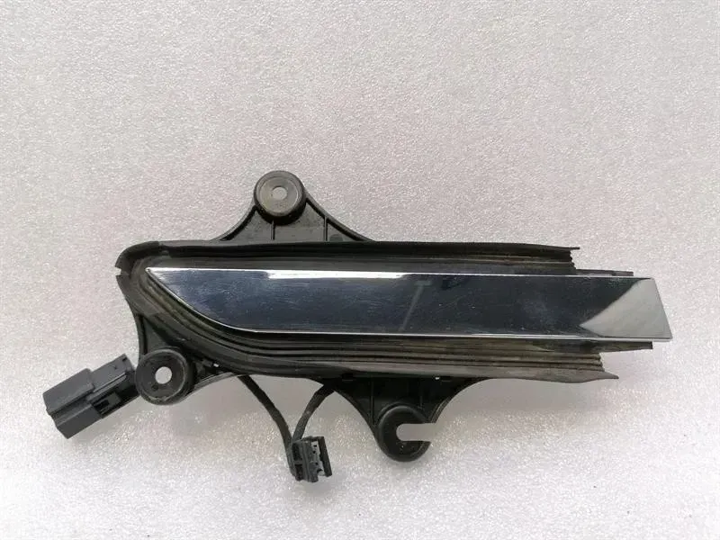 Tesla Model X 75D Rear Right Door Handle 1045158-00-D Rear Right Door Handle