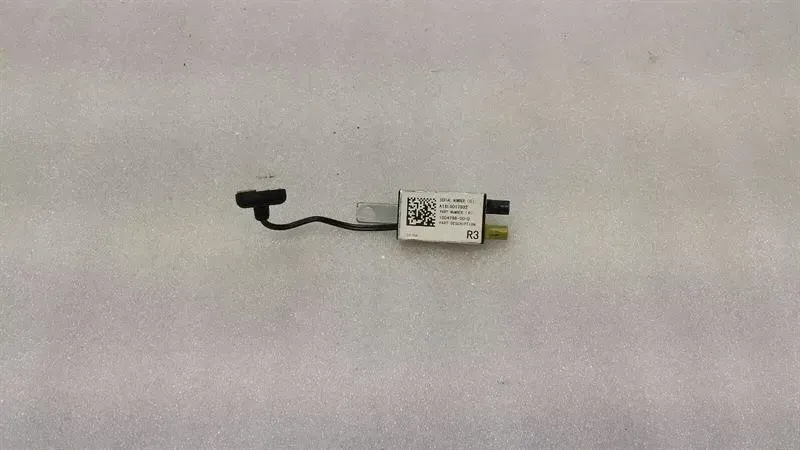Tesla Model S 75 Aerial / Antenna 1004798-00-D Antenna Amplifier