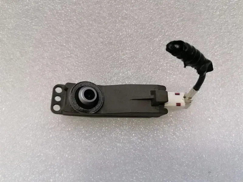 Tesla Model X 75D side camera 1069104-00-C control unit B-pillar camera