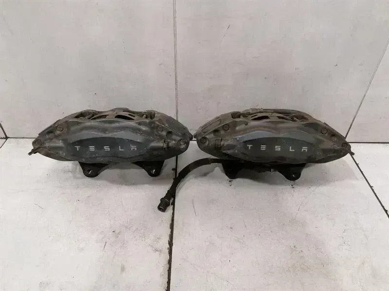 Tesla Model X 75D Front Caliper Set 1007794-00-C Front Brake Caliper Set