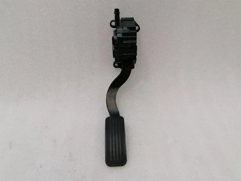 Tesla Model 3 Standard Range Throttle Pedal (Electrical) 1011298 Throttle Pedal