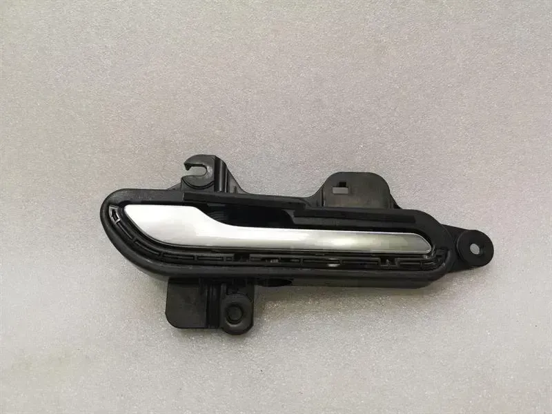 Tesla Model 3 Standard Range Door handle RRH 1081832-00-J door handle rear right