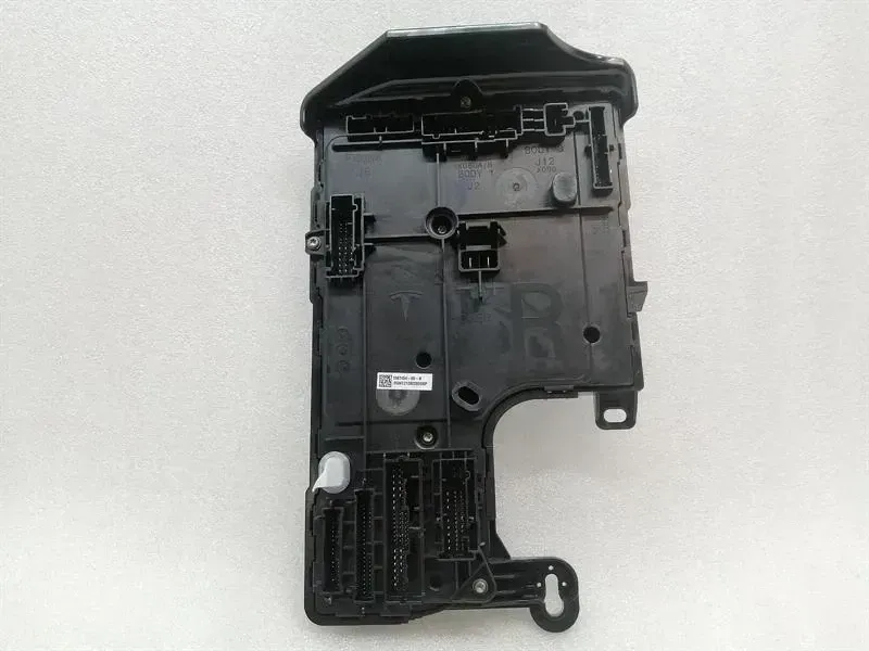 Tesla Model 3 Long Range Electronic module 1567454-00-B ECU COMFORT