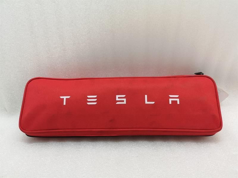 Tesla Model 3 Long Range Saver Kit First Aid Kit 1475076-00-C First Aid Kit