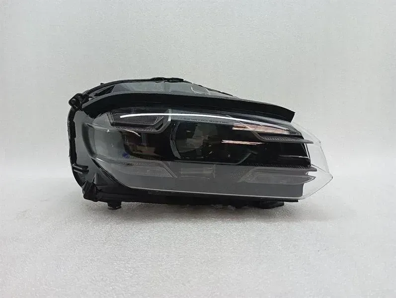 Porsche Taycan 9J Right 9J1941060F Headlight Headlamp Right Matrix PDLS +