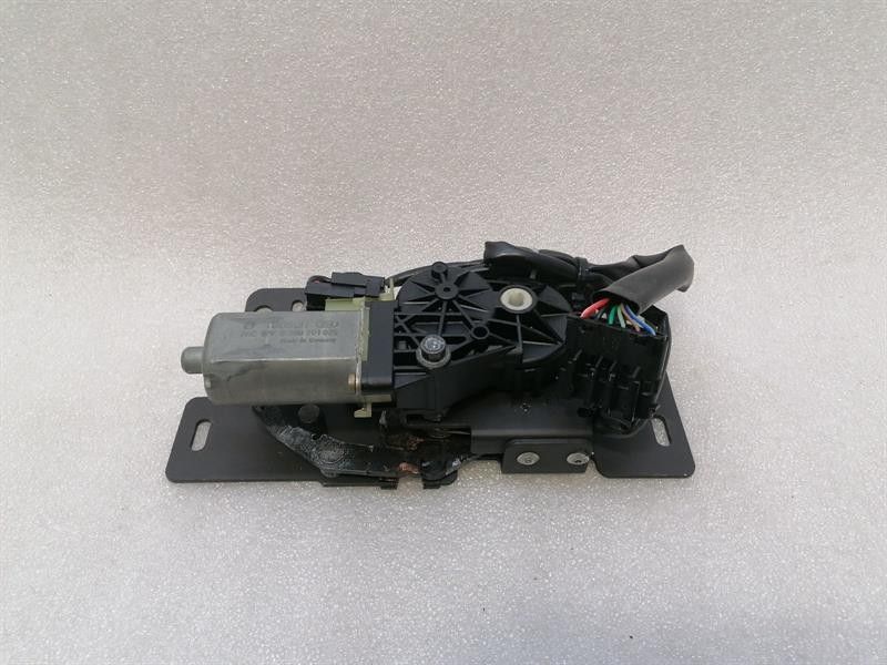 Porsche 911 996 99656233500 Targa Latch Engine / Window Glass Latch Motor