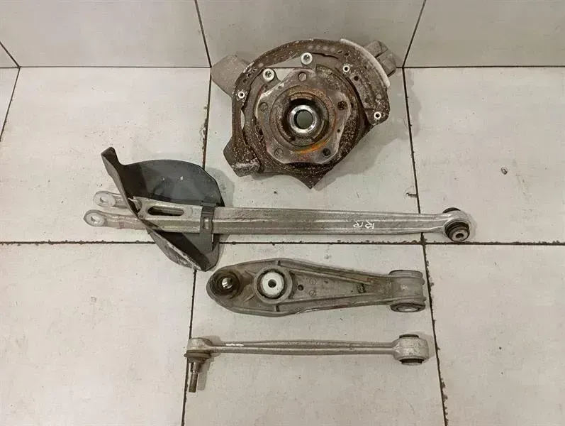 Porsche Cayman 981 Right Rear Hub 98133115807 Wheel Bearing Case Rear Right