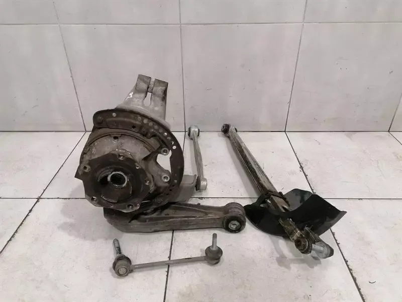 Porsche Boxster 981 left rear hub 98133115707 wheel bearing housing rear left