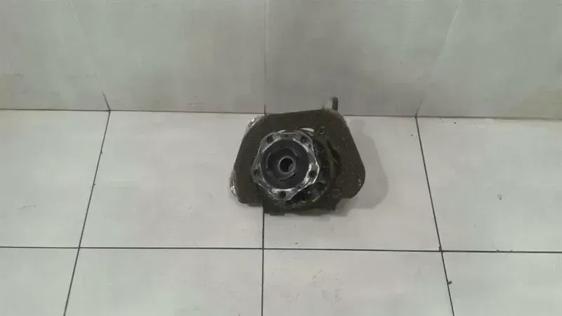 Porsche 911 996 Left Rear Hub 99633111106 Wheel Bearing Housing Rear Left