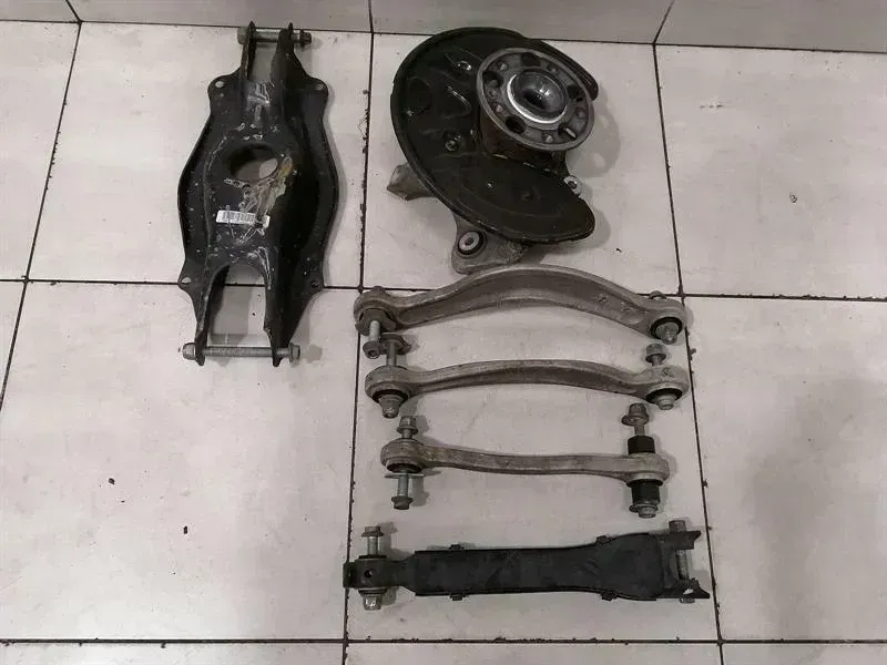 MERCEDES C43 AMG W205 Left Hub SET A2053508708 Wheel Bearing Housing Rear Left SET