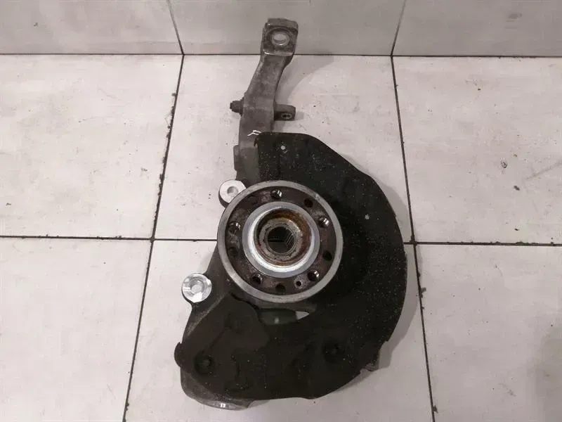 Mercedes C43 AMG 4-Matic W205 Front Hub A2053326600 Wheel Bearing Housing Front Right