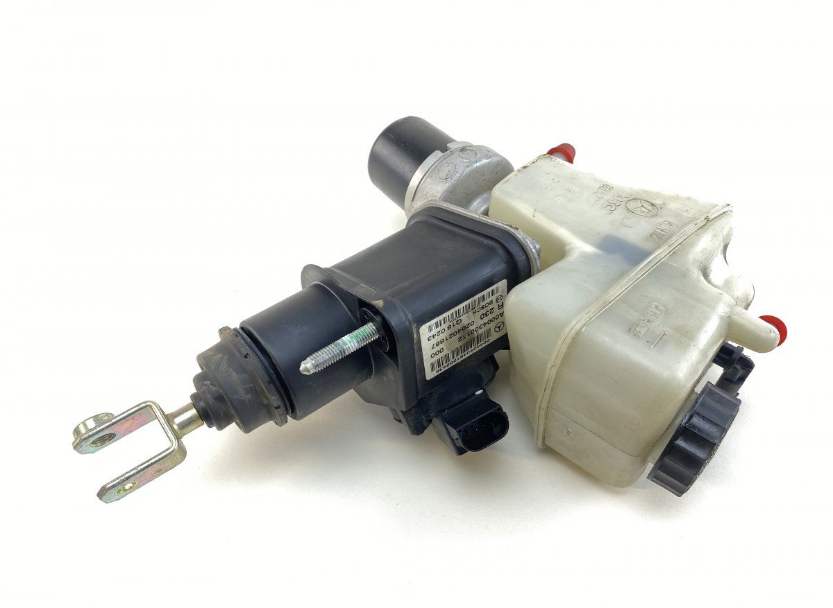 0204021687 0204024105 0204251302 Brake Master Cylinder MERCEDES-BENZ SL-CLASS (R230) (2001-2012)