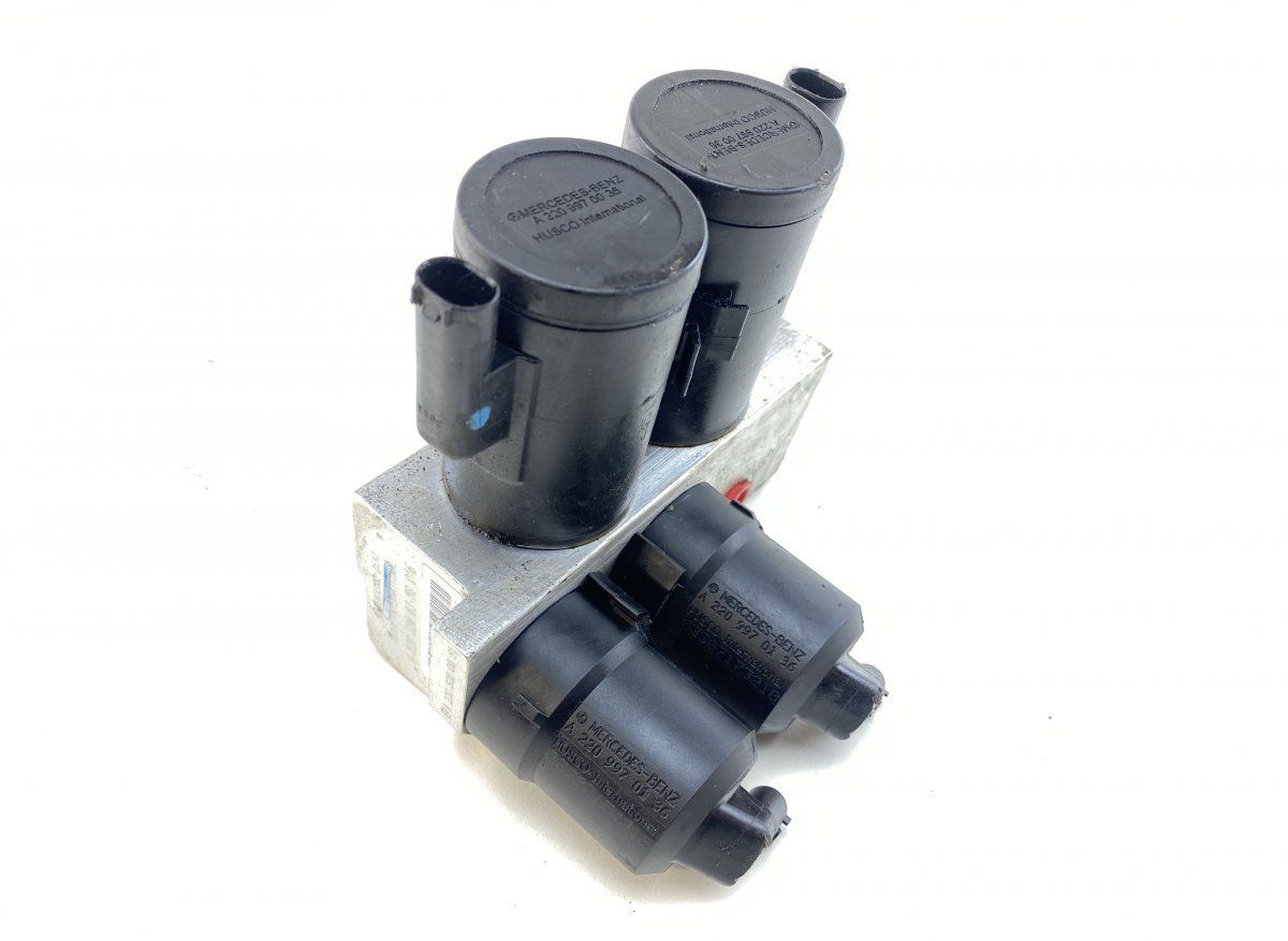 A2203200358 A2203201258 Air suspension valve block MERCEDES-BENZ SL-CLASS (R230) (2001-2012)