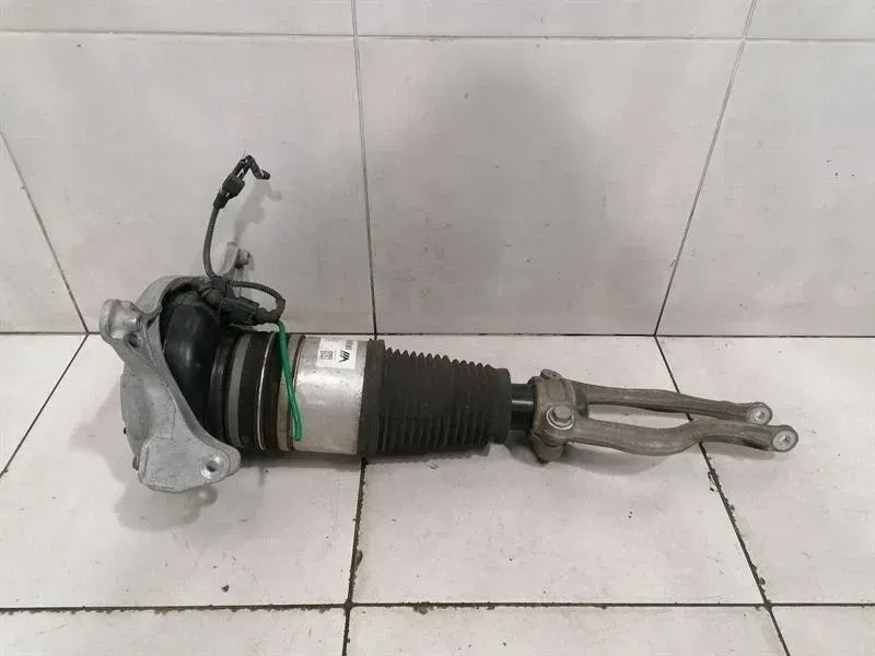 Porsche Macan 95B Airmatic Shock Absorber Front 95B616039R Front Shock Absorber
