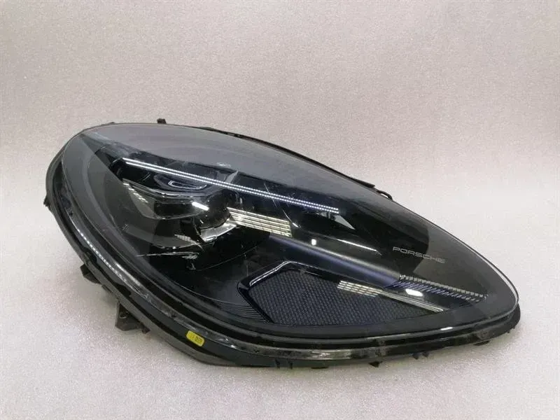2019 Porsche Macan 95B Right Headlight 95B941010AD PDLS LIFT Headlight Right