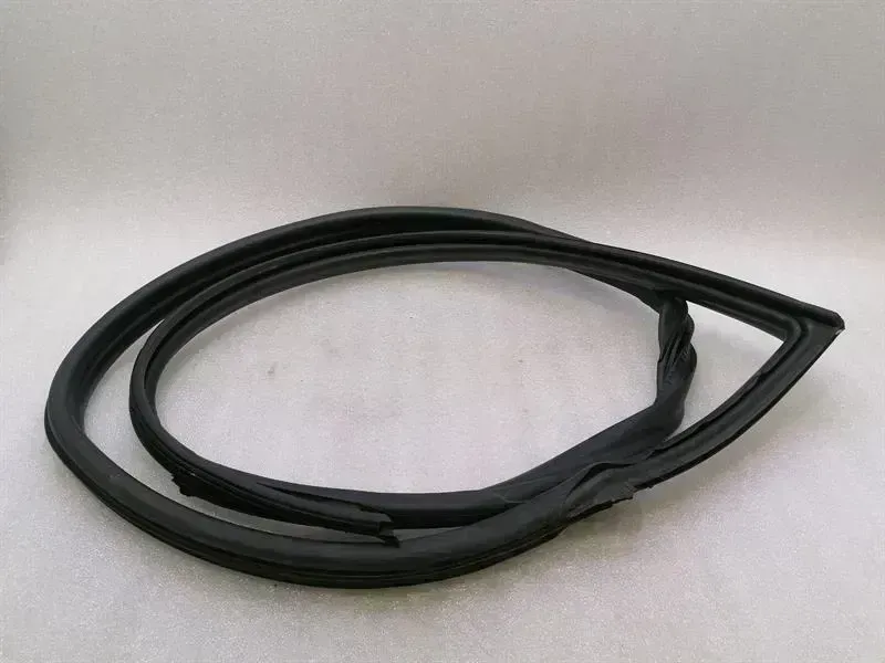 Porsche Cayman 718 Door Seal 98153707502 Left Door Seals