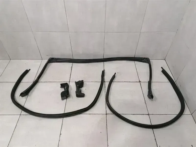 Porsche Boxster 718 Roof Soft Top Seal 98153707704 Roof Gaskets