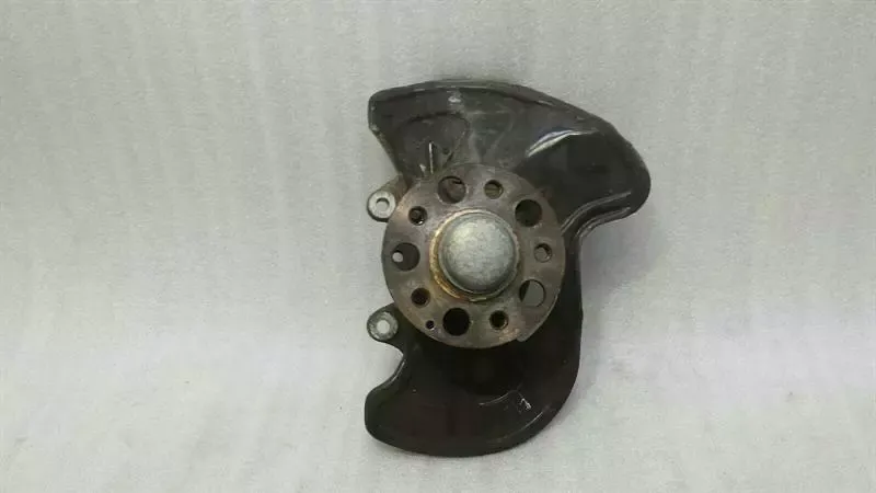 Mercedes SLK R172 Left Front Hub A2033300051 Wheel Bearing Housing Front Left