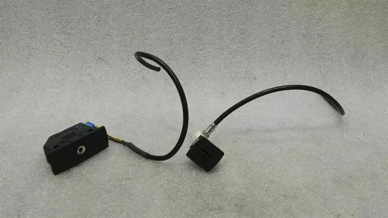 Mercedes ML W166 Multimedia Input Set A2188200087 Control Unit Female AUX IN USB