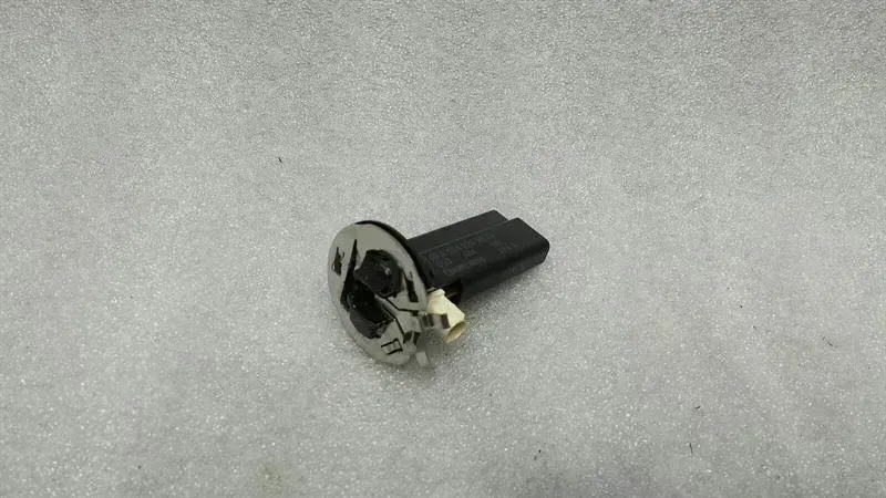 Mercedes C Class W205 C205 Aerial / Antenna A2048205575 Antenna