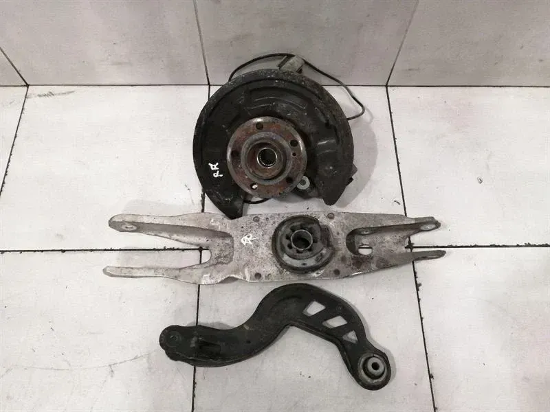 Mercedes A Class W176 Right Rear Hub A1763500600 Wheel Bearing Housing Rear Right