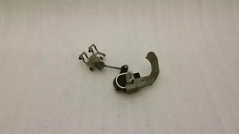 Mercedes C Class W205 Height Sensor A22290503 Level Regulation