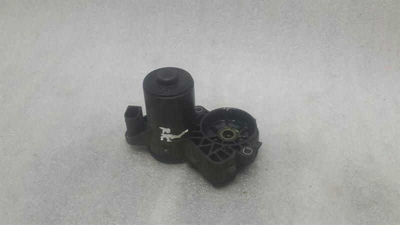 MERCEDES W205 PARK BRAKE ENGINE A0009061303 ACTUATOR PARKING BRAKE RIGHT C200