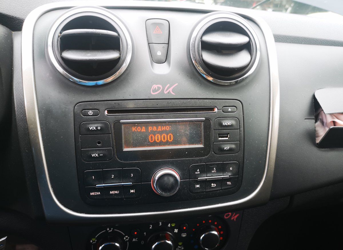 AGC-0060RF Radio DACIA LOGAN II (2012-2020)