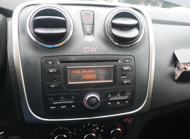 AGC-0060RF Radio DACIA LOGAN II (2012-2020)